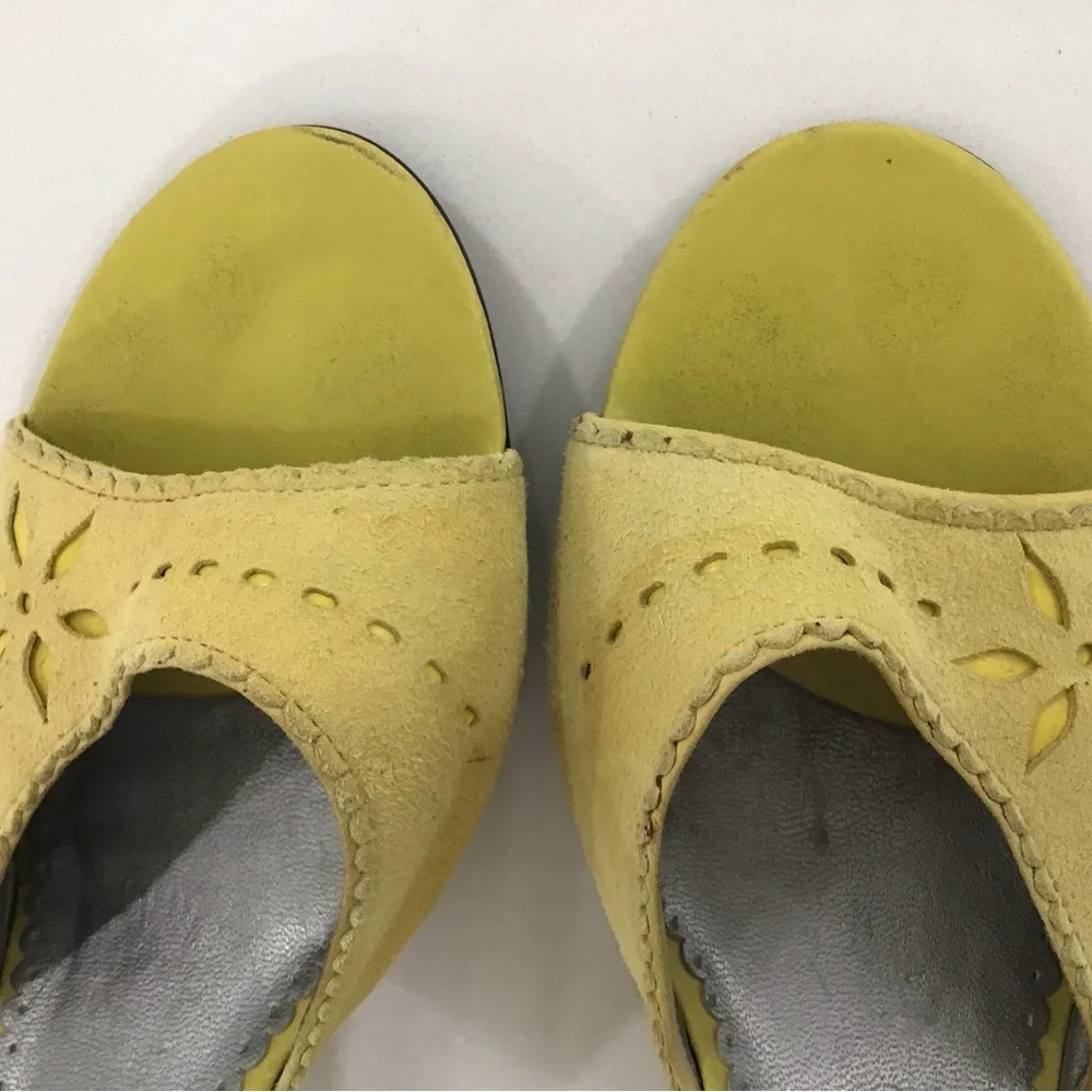 BCBGirls Yellow Suede 6.5 Heel - Picture 4 of 5